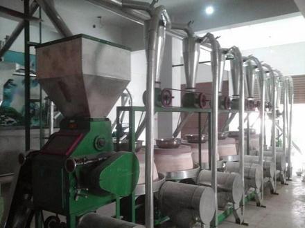 5組石磨面粉機(jī)